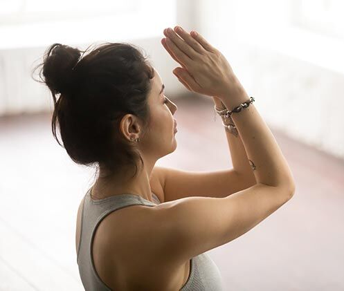 Yogapraxis Yogi macht Yoga Namaste