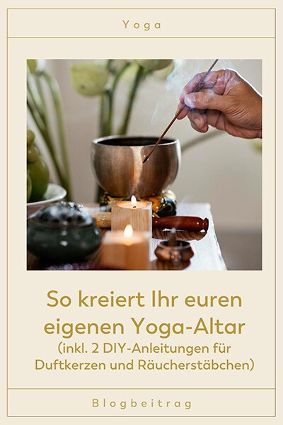 DIY Yogaaltar Auf einem selbstgemachten Yogaaltar stehen eine Klangschale, Kerzen und weitere Dinge